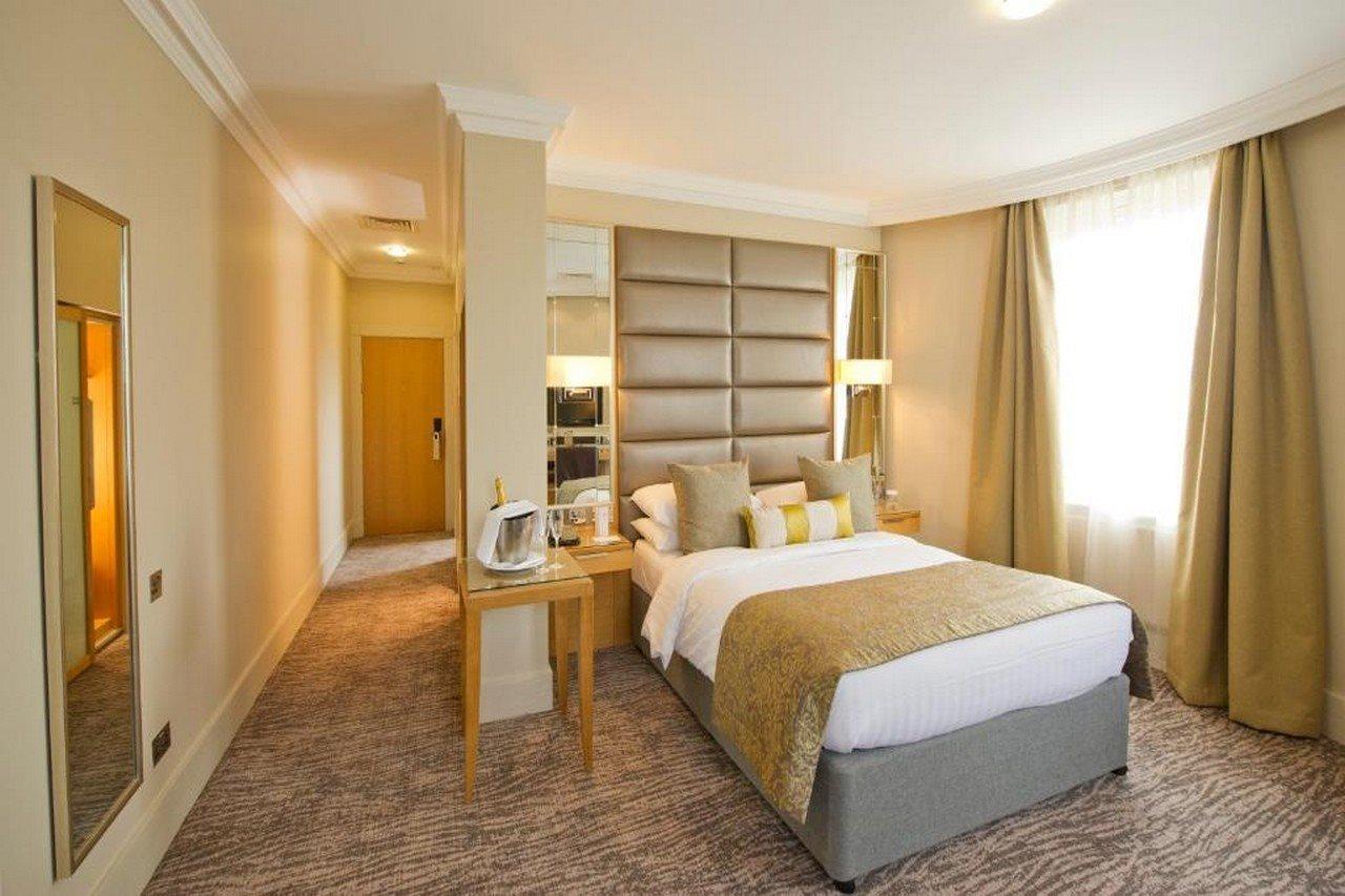 קובהאם Woodlands Park Hotel מראה חיצוני תמונה
