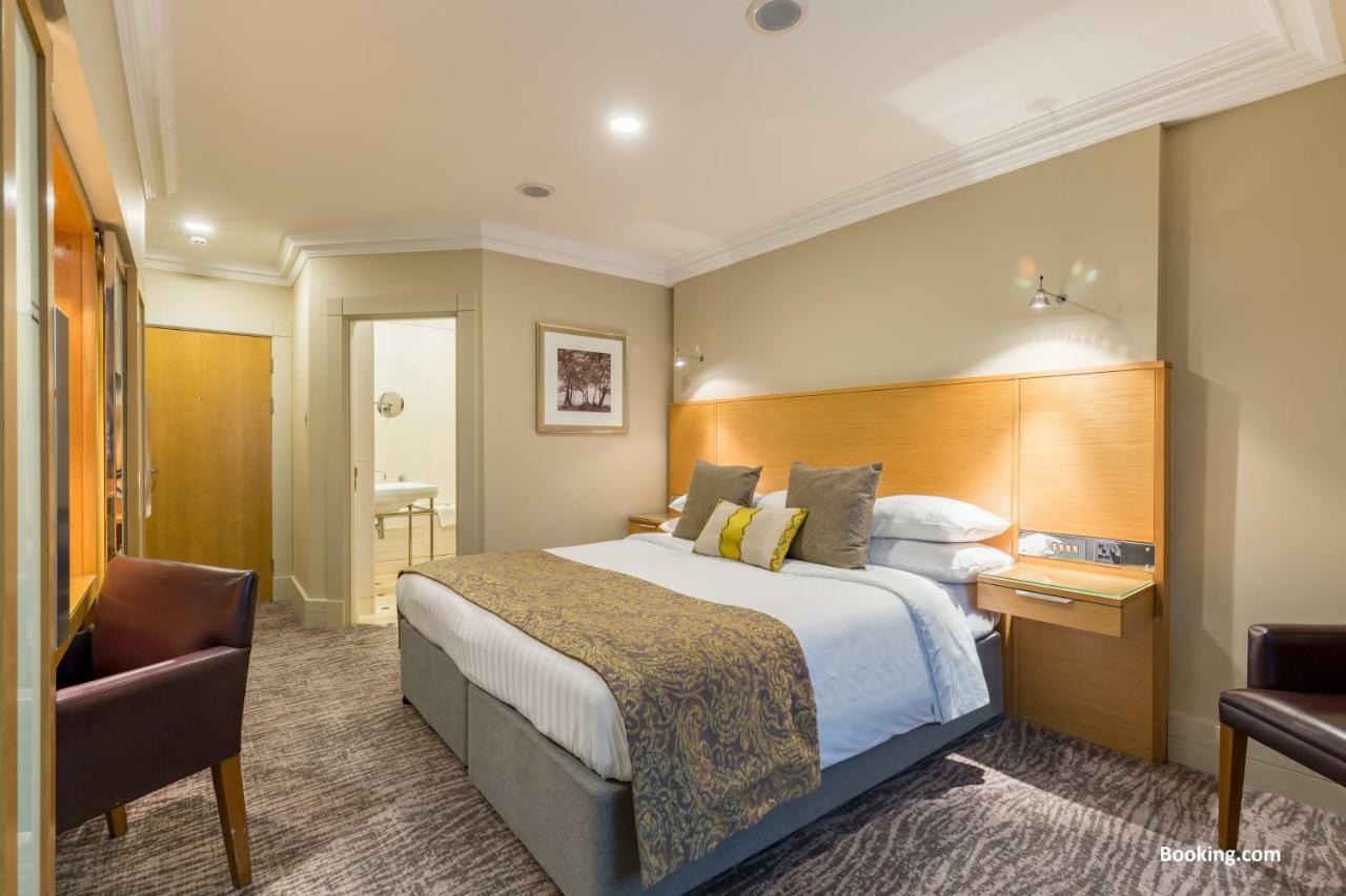 קובהאם Woodlands Park Hotel מראה חיצוני תמונה